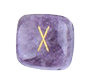 Pierre de runes ésotériques de couleur violette, gravée d'un X.
